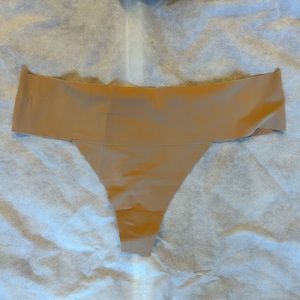 SKIMS FREE CUT THONG